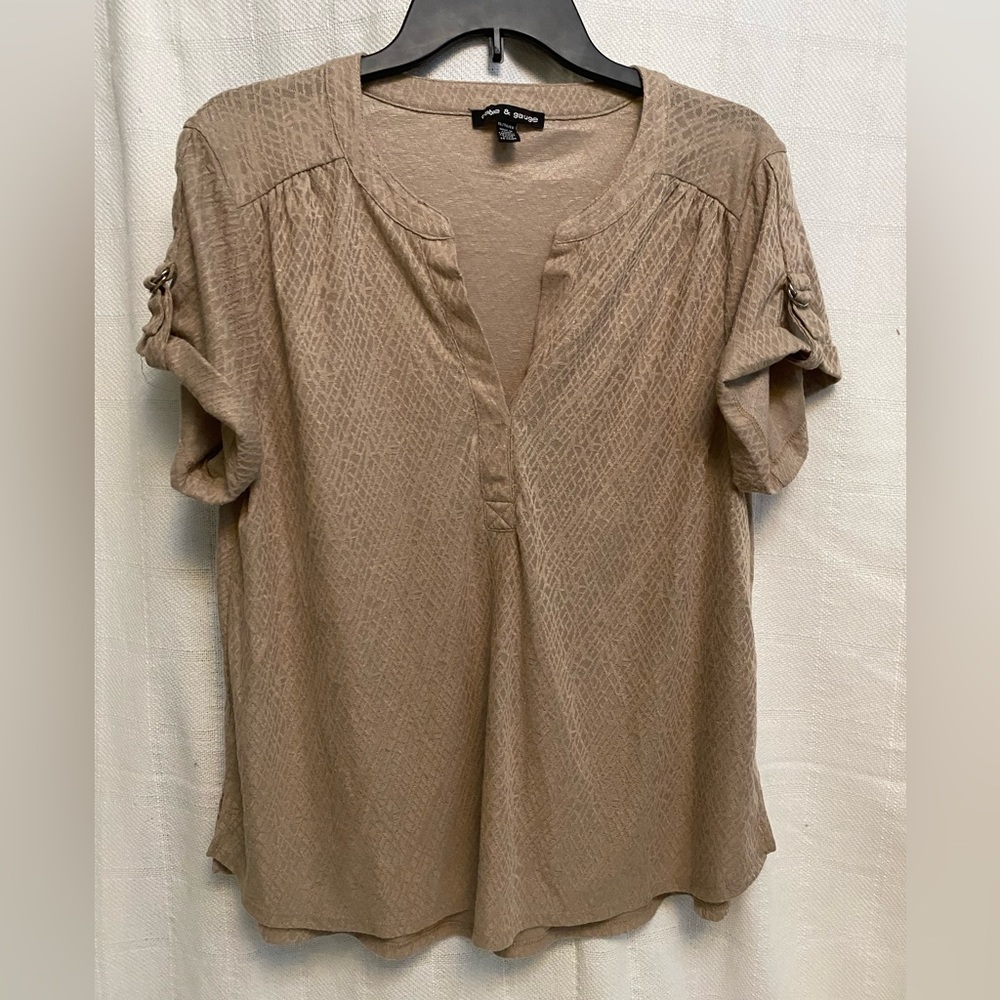 Cable and Gauge xL texture fabric roll sleeve tee